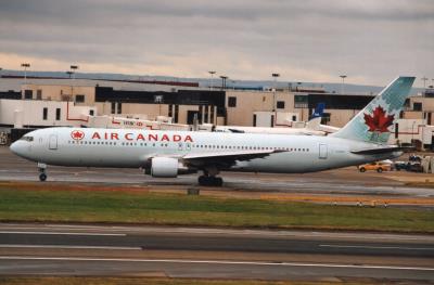 Photo of aircraft C-FMWU operated by Air Canada