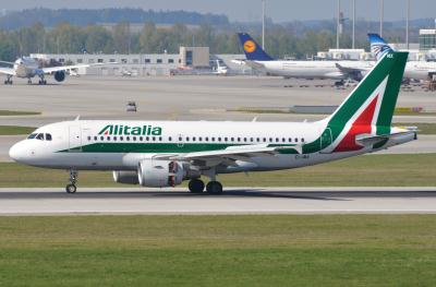 Photo of aircraft EI-IMX operated by Alitalia
