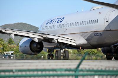 Photo of aircraft N14704 operated by United Airlines