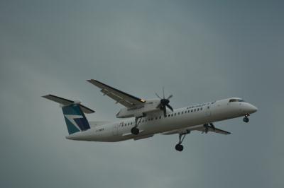 Photo of aircraft C-GWEN operated by WestJet Encore
