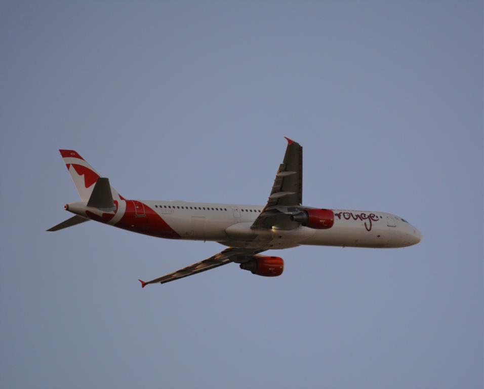 Photo of aircraft C-FYXF operated by Air Canada Rouge