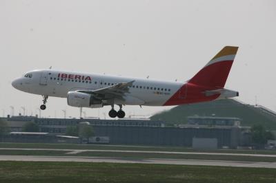 Image of aircraft registration EC-KOY - A A319-111 operated by Iberia