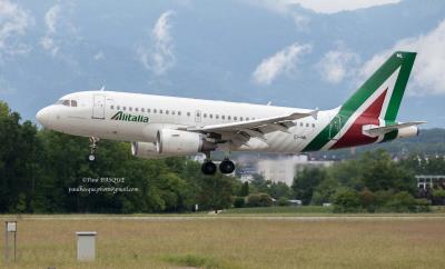 Image of aircraft registration EI-IML - A A319-112 operated by Alitalia