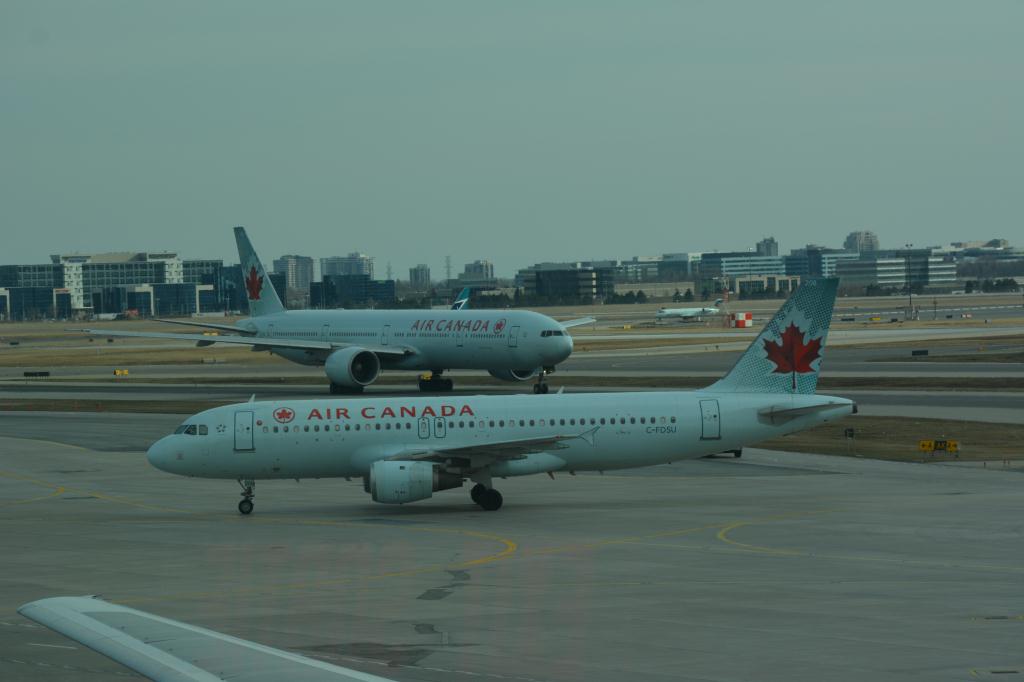 Photo of aircraft C-FDSU operated by Air Canada