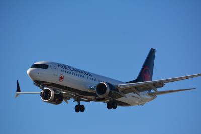 Photo of aircraft C-GEMV operated by Air Canada