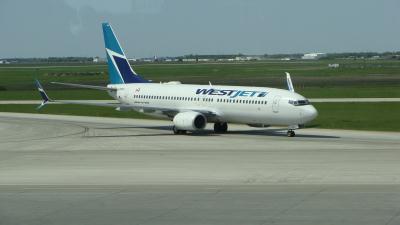 Photo of aircraft C-FBWI operated by WestJet