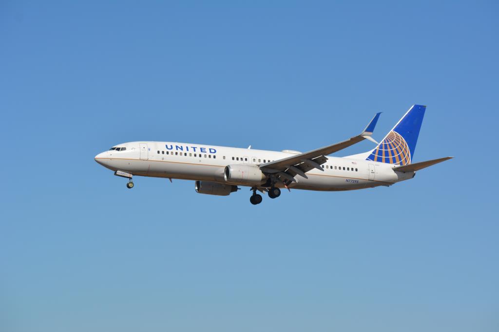 Photo of aircraft N77295 operated by United Airlines