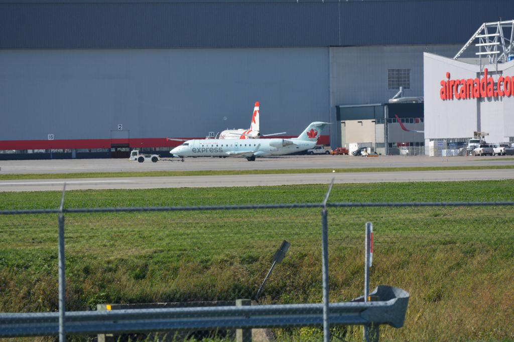 Photo of aircraft C-FZJA operated by Air Canada Express