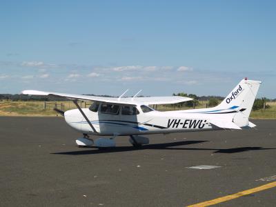 Photo of aircraft VH-EWU operated by Oxford Aviation Academy Pty Ltd