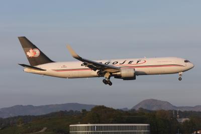 Photo of aircraft C-FCCJ operated by Cargojet Airways