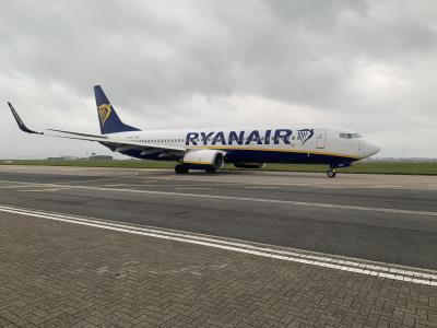 Photo of aircraft EI-DYX operated by Ryanair