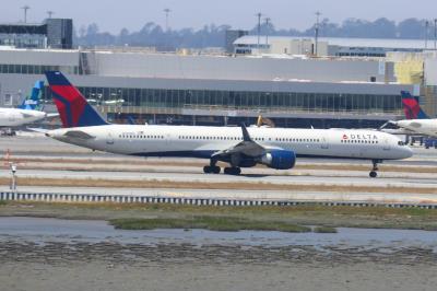 Photo of aircraft N589NW operated by Delta Air Lines