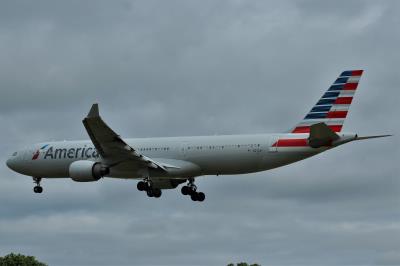 Photo of aircraft N272AY operated by American Airlines