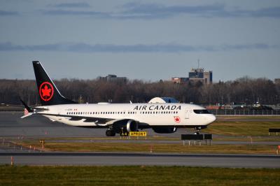 Photo of aircraft C-GEMV operated by Air Canada