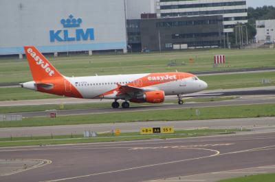 Photo of aircraft G-EZFK operated by easyJet