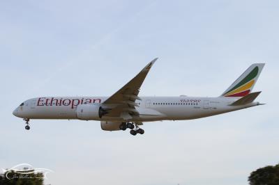Photo of aircraft ET-AWM operated by Ethiopian Airlines