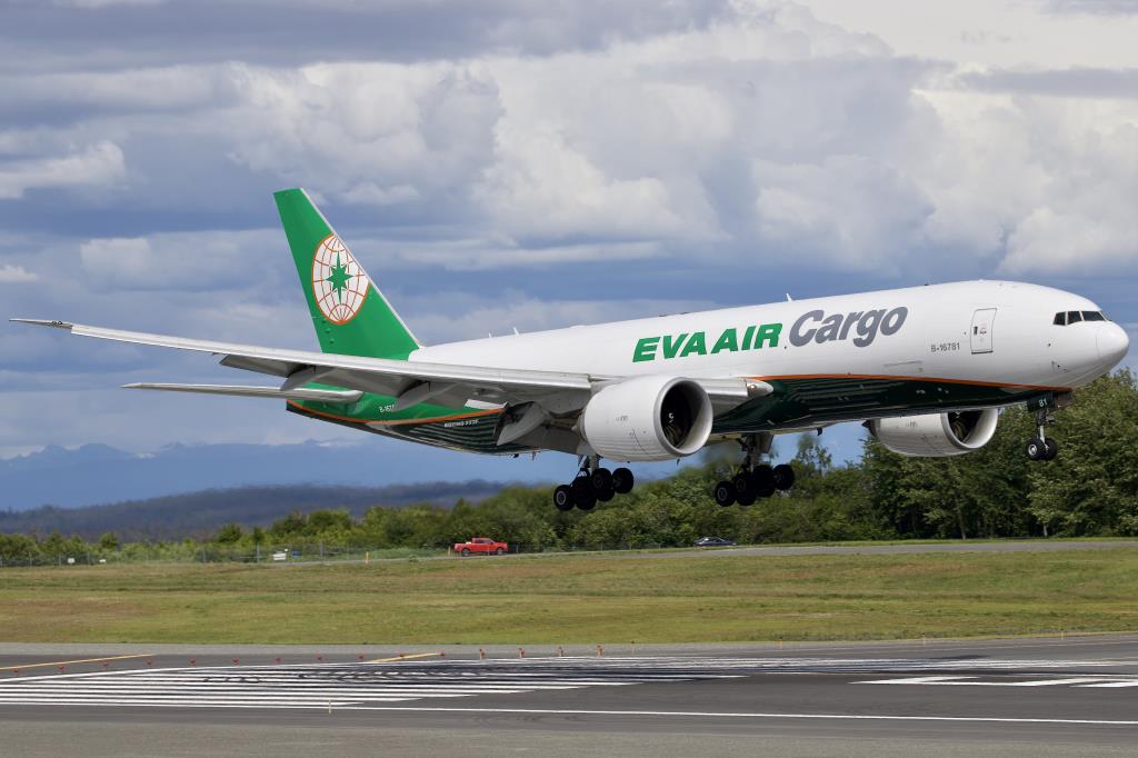 Photo of aircraft B-16781 operated by EVA Air