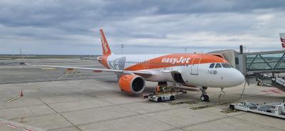 Photo of aircraft G-UZLX operated by easyJet