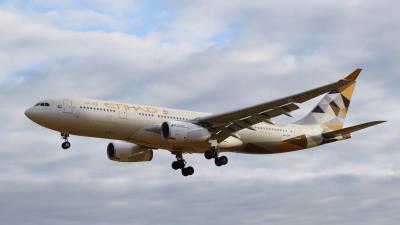 Photo of aircraft A6-EYF operated by Etihad Airways