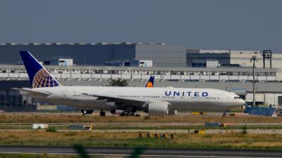 Photo of aircraft N228UA operated by United Airlines