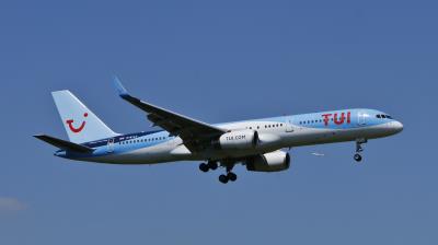 Image of aircraft registration G-BYAY - A 757-204(WL) operated by TUI Airways