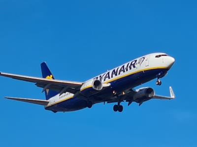 Photo of aircraft EI-DHS operated by Ryanair