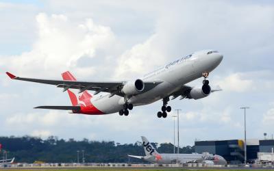 Photo of aircraft VH-EBS operated by Qantas