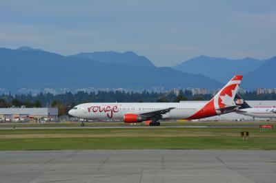 Image of aircraft registration C-FJZK - A 767-3Q8(ER) operated by Air Canada Rouge