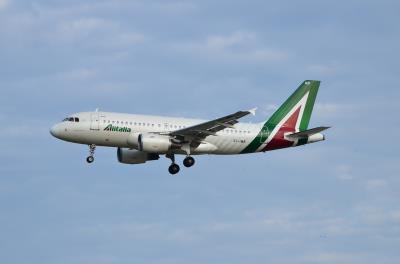 Image of aircraft registration EI-IMB - A A319-112 operated by Alitalia