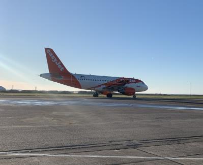 Photo of aircraft OE-LQR operated by easyJet Europe