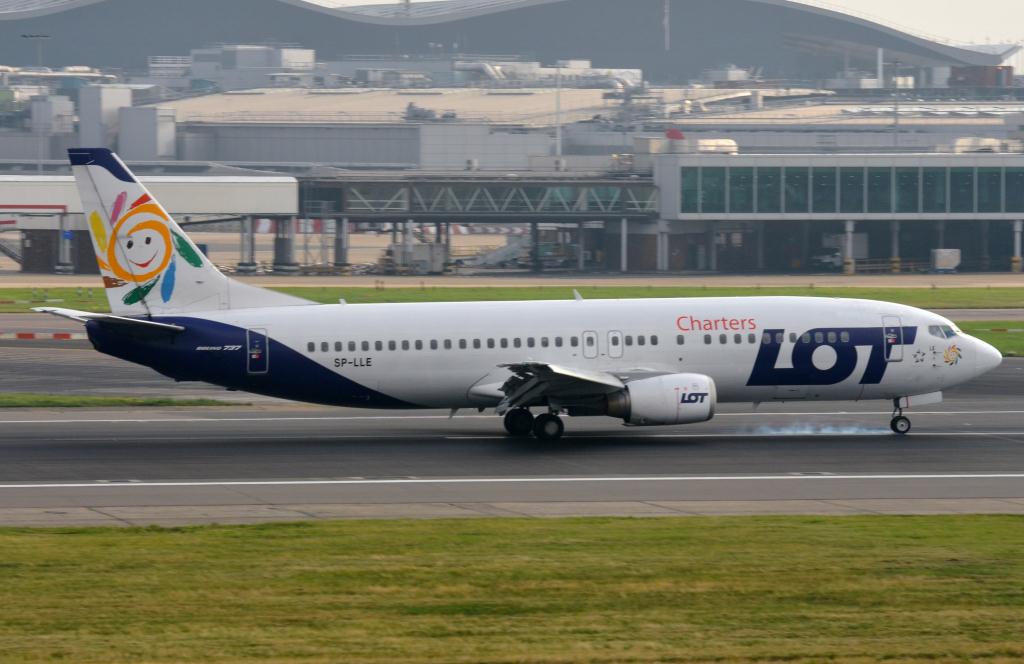 Photo of aircraft SP-LLE operated by LOT Charters