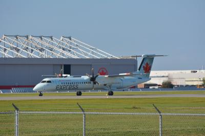 Photo of aircraft C-GGFP operated by Air Canada Express