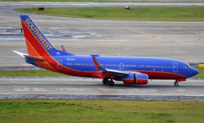 Image of aircraft registration N213WN - A 737-7H4(WL) operated by Southwest Airlines
