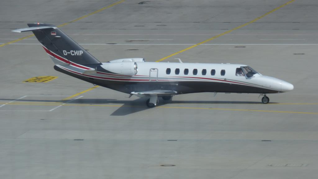 Photo of aircraft D-CHIP operated by EFD Eisele Flugdienst