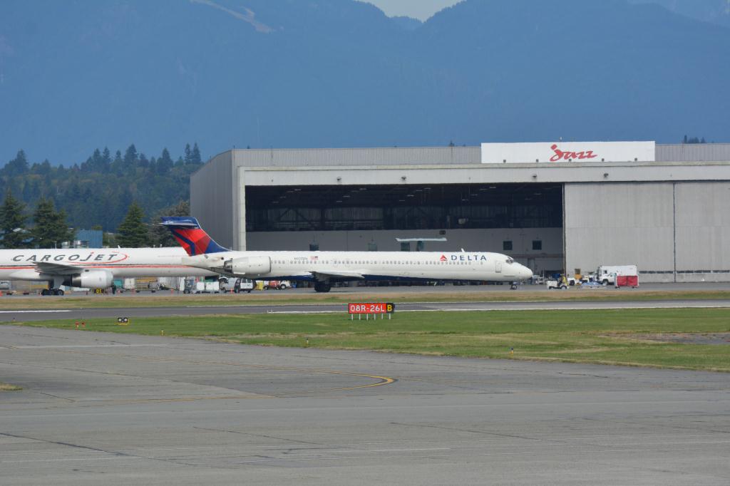 Photo of aircraft N927DN operated by Delta Air Lines