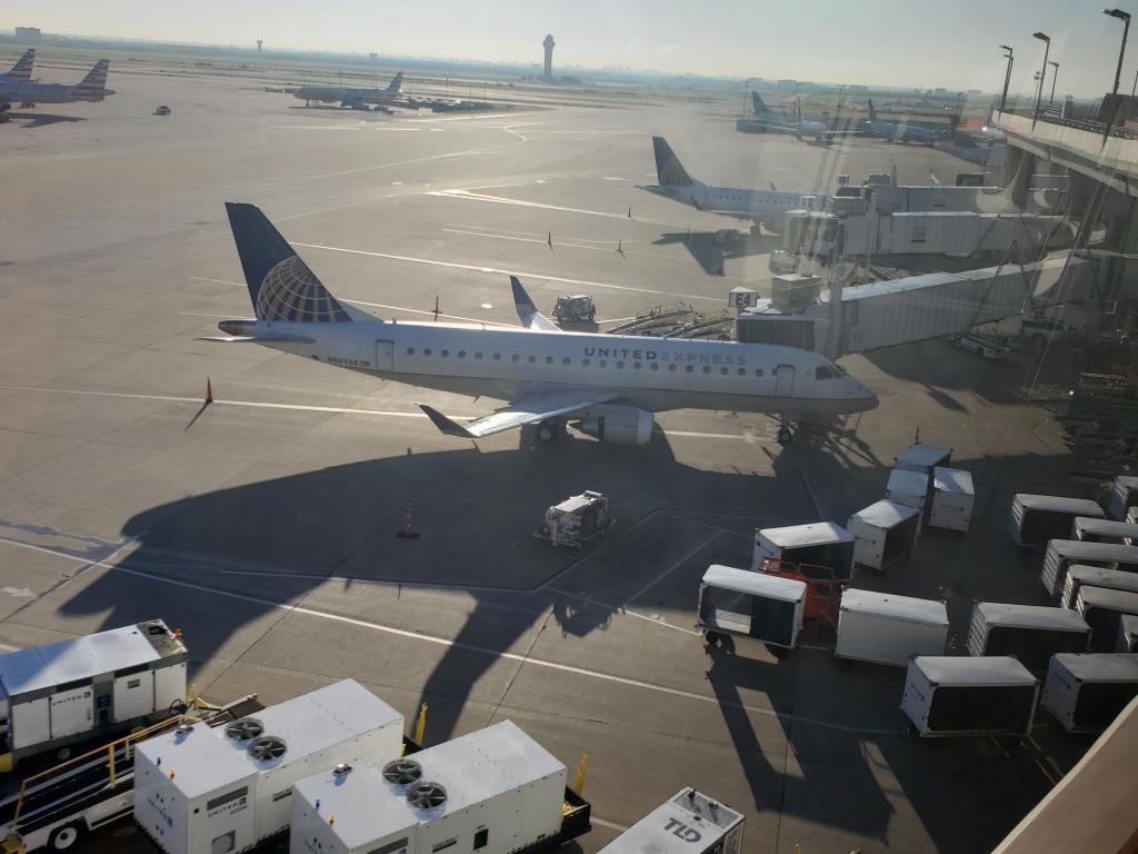 Photo of aircraft N86334 operated by United Express
