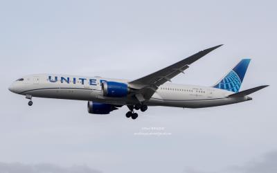 Photo of aircraft N25982 operated by United Airlines