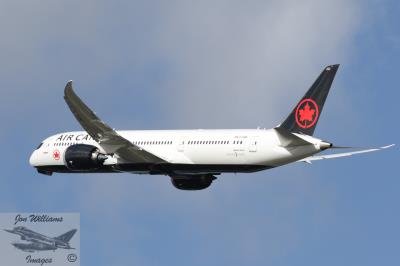 Photo of aircraft C-FSBV operated by Air Canada