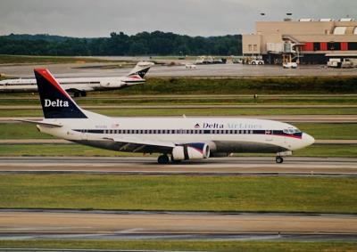 Photo of aircraft N221DL operated by Delta Air Lines