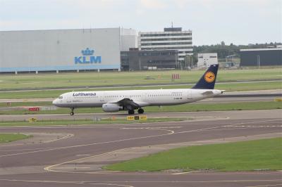 Image of aircraft registration D-AIRK - A A321-131 operated by Lufthansa