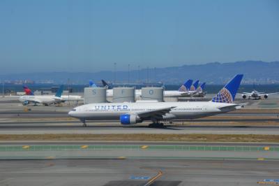 Photo of aircraft N774UA operated by United Airlines