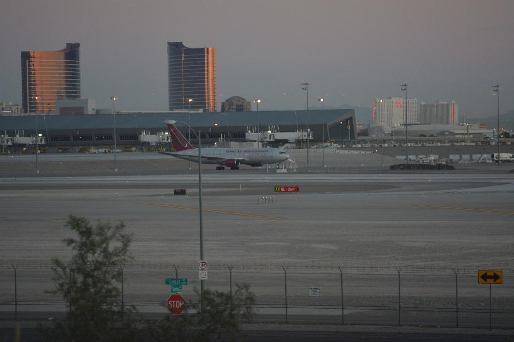 Photo of aircraft N234AX operated by Omni Air International