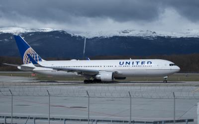 Image of aircraft registration N647UA - A 767-322(ER) operated by United Airlines