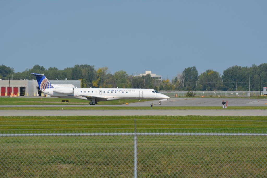 Photo of aircraft N15986 operated by ExpressJet Airlines