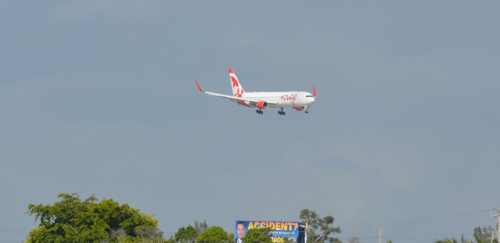 Photo of aircraft C-FIYE operated by Air Canada Rouge