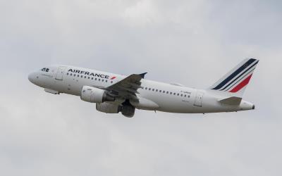 Photo of aircraft F-GRHQ operated by Air France