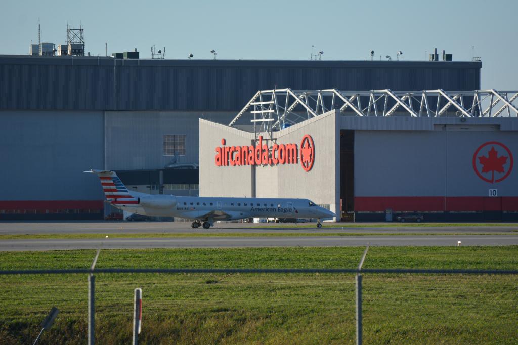 Photo of aircraft N691AE operated by American Eagle