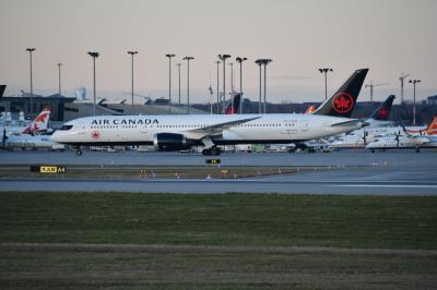 Photo of aircraft C-GWUU operated by Air Canada