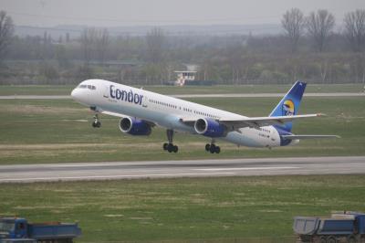 Image of aircraft registration D-ABOJ - A 757-330(WL) operated by Condor