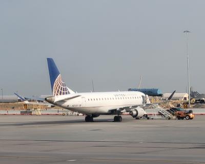 Photo of aircraft N211SY operated by United Express